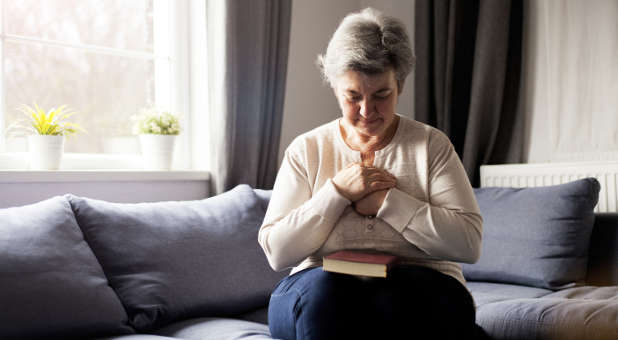 2018 06 Woman praying