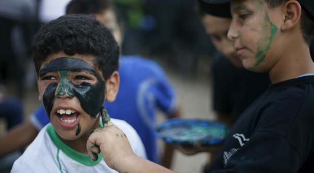 2018 07 reuters hamas children war paint