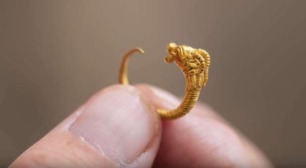 2018 08 gold earring archaeology