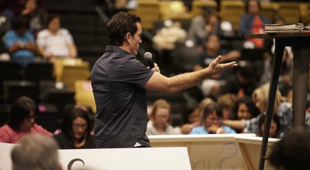 Kevin Jones apologizes to women at a Beth Moore event.