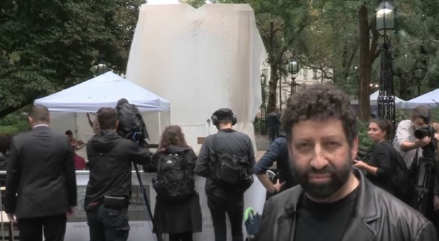 Jonathan Cahn by the arch in D.C.