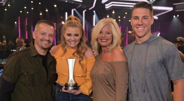 Lauren Alaina, second from left, with her family.