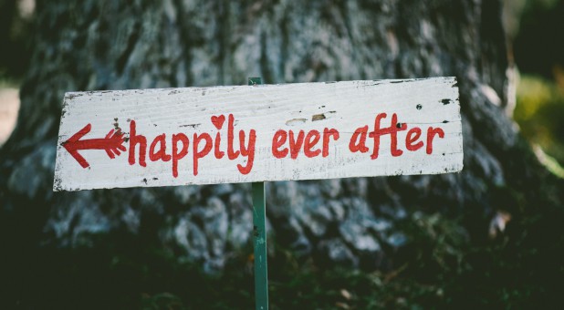 2018 12 happily ever after sign