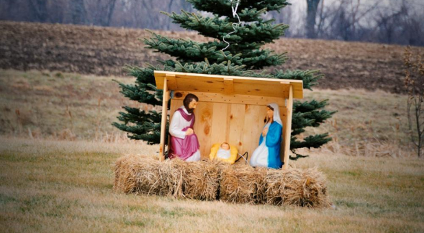 2018 12 nativity scene CBN