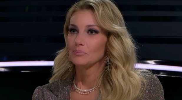 Faith Hill tears up during a worshipful performance.