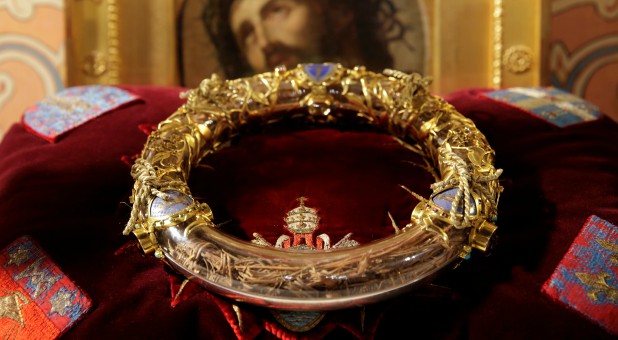 The Holy Crown of Thorns is displayed during a ceremony at Notre Dame Cathedral in Paris March 21, 2014.