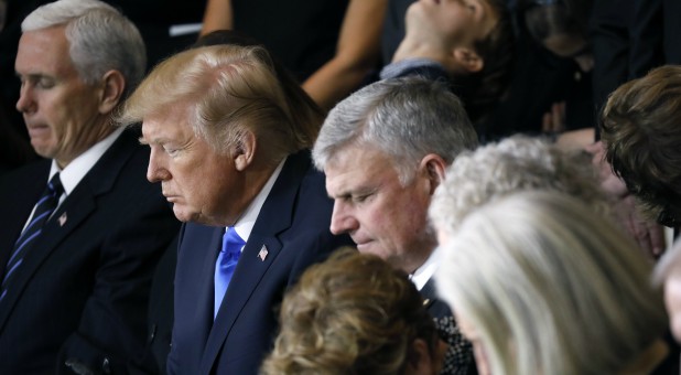 Vice President Mike Pence, President Donald Trump and Franklin Graham with the Graham family