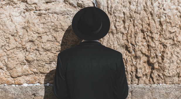 2019 06 Orthodox Jew Western Wall