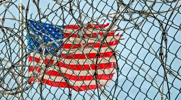 2019 09 barbed wire flag torn
