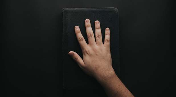 2019 09 hand on bible