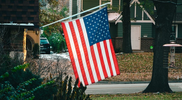 2020 04 american flag home