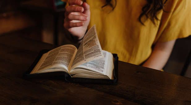 2020 Spirit Bible Study Bible approaches