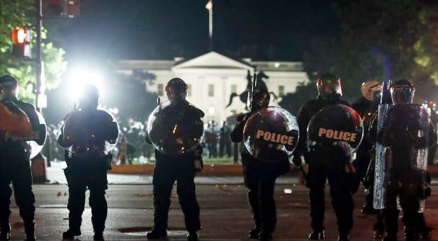 2020 06 Police riots DC
