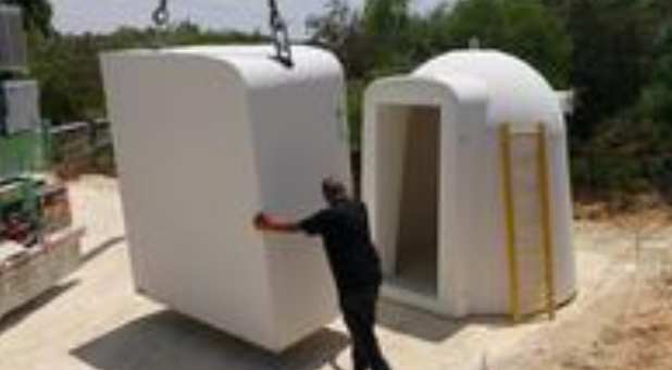 2021 6 icej donates mobile bomb shelter to gaza border area R