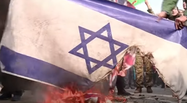 2022 4 Israel flag burning