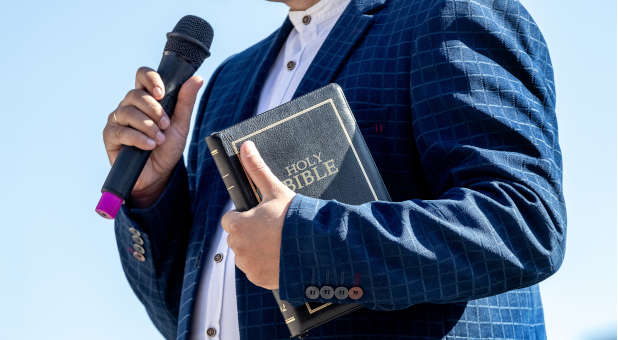 2022 10 Lane Pastor preaching