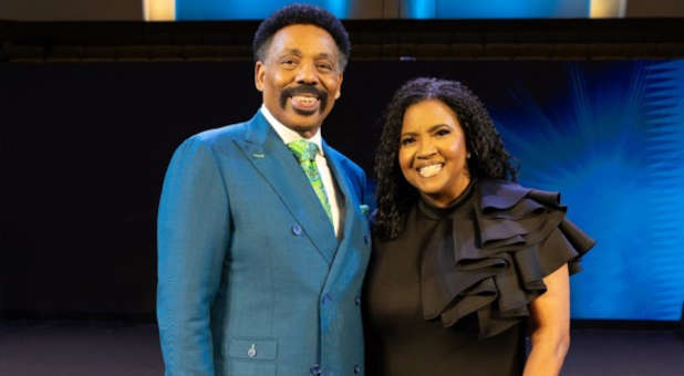 Dr. Tony Evans and his new fiancé Dr. Carla Crummie